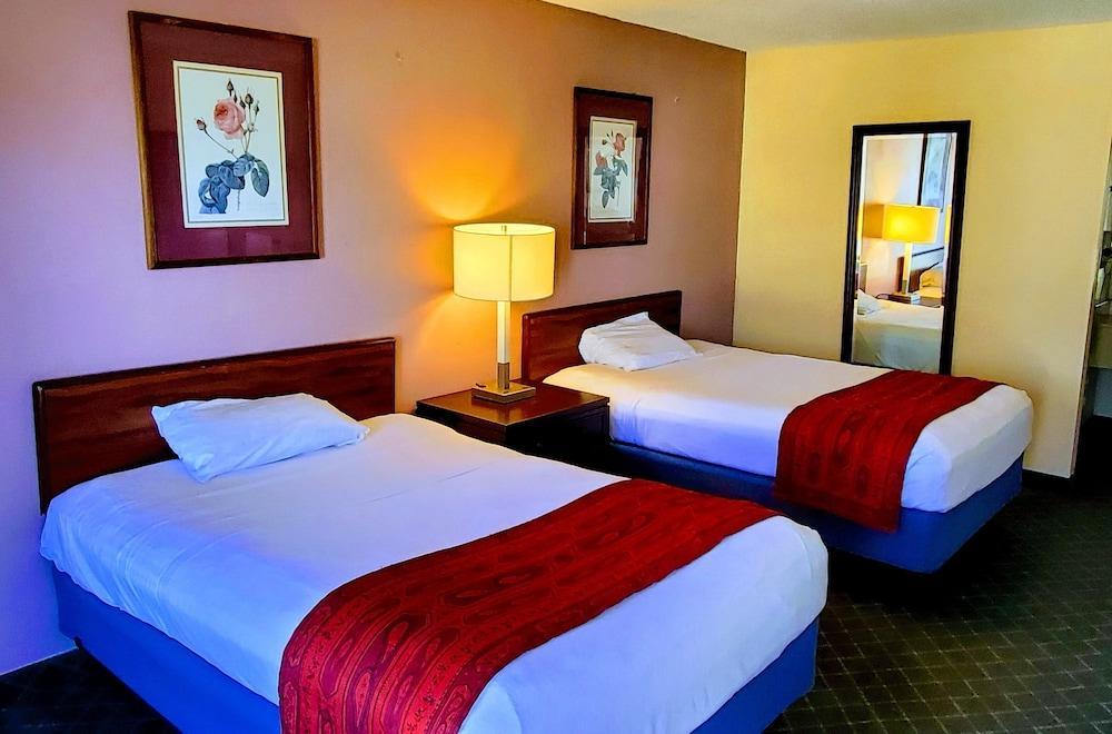 Red Roof Inn & Suites Thomasville Exterior photo